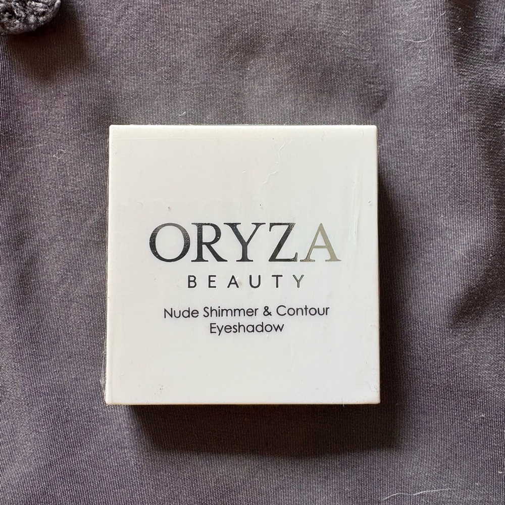 ORYZA Beauty Nude Shimmer & Contour Eyeshadow - White Compact
